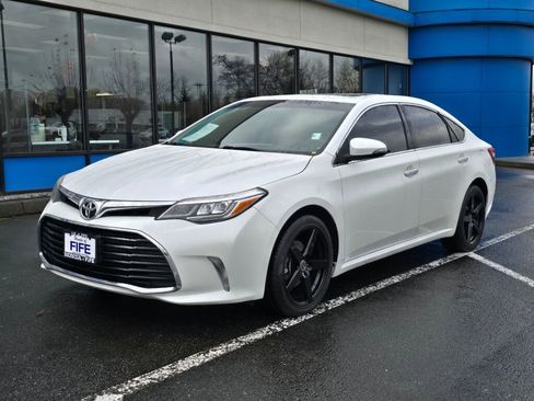 Used 2016 Toyota Avalon Touring image 1