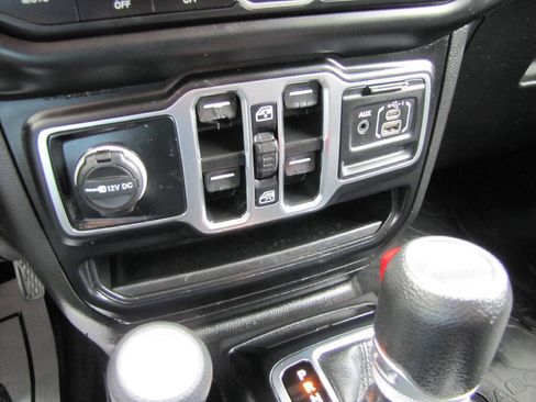 Used 2023 Jeep Gladiator Sport AWD/4WD image 43