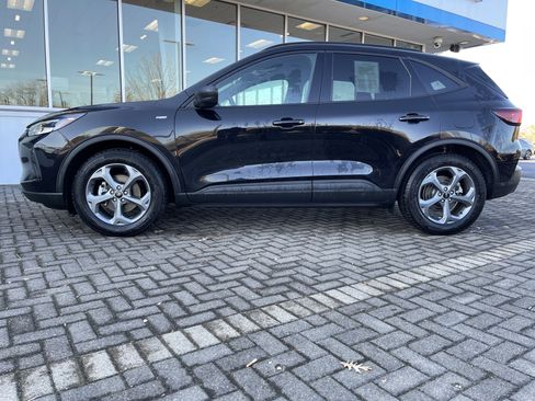 Used 2025 Ford Escape ST-Line image 2