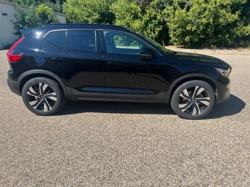 Used 2023 Volvo XC40 B5 Ultimate w/ Protection Package Premier AWD/4WD image 14