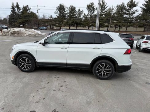 Used 2021 Volkswagen Tiguan SE w/ Panoramic Sunroof Package AWD/4WD image 9