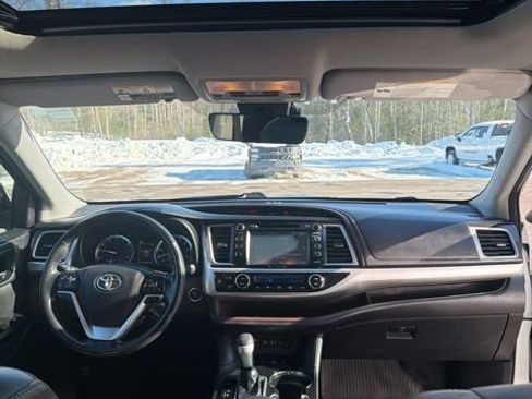 Used 2017 Toyota Highlander XLE image 21