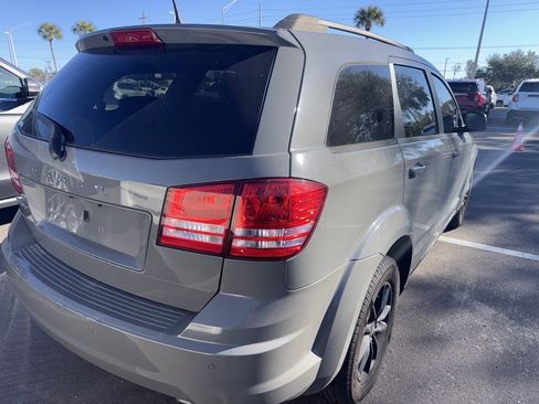 Used 2020 Dodge Journey SE w/ SE Popular Equipment Group image 4