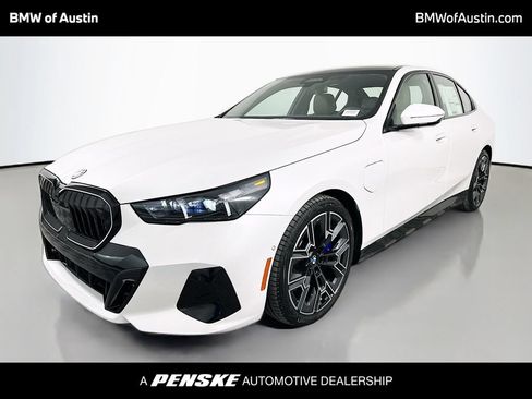 New 2027 BMW 550e xDrive AWD/4WD image 1