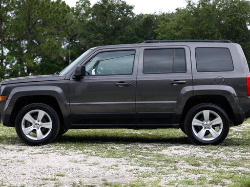 Used 2016 Jeep Patriot Latitude AWD/4WD image 3