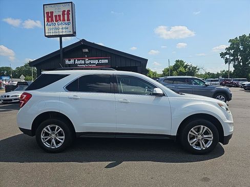 Used 2017 Chevrolet Equinox LT FWD image 2