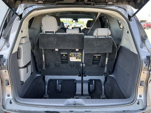 Used 2021 Toyota Sienna LE image 28