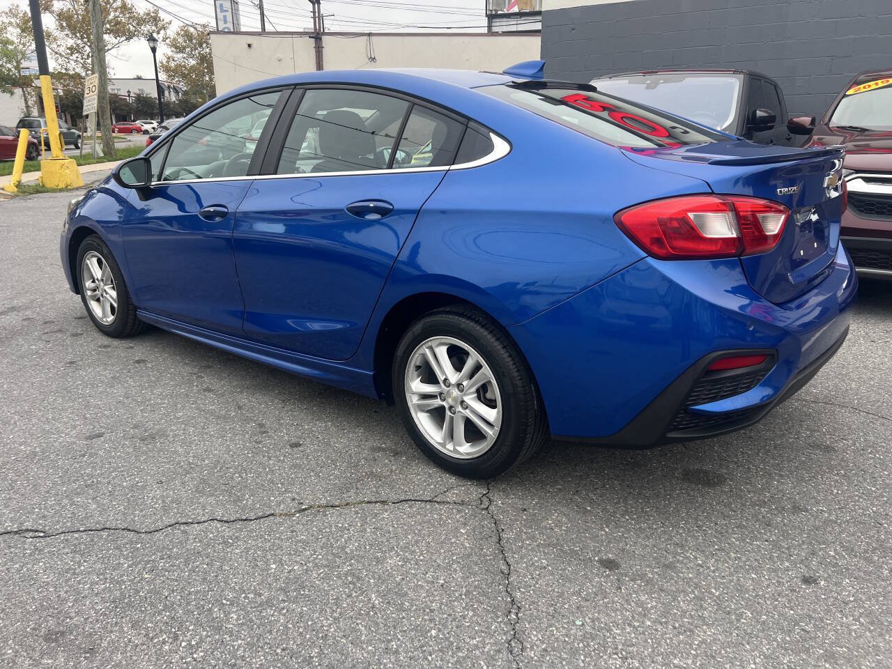 Used 2017 Chevrolet Cruze LT w/ Convenience Package FWD image 7