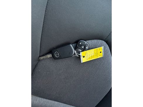 Used 2018 Toyota Camry LE image 34