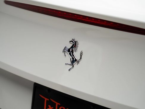 Used 2015 Ferrari California T RWD image 32