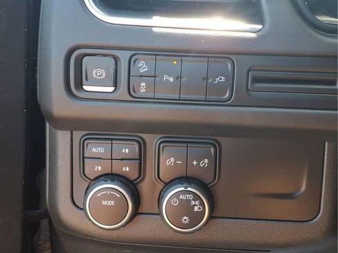 Used 2021 Chevrolet Tahoe Z71 AWD/4WD image 15