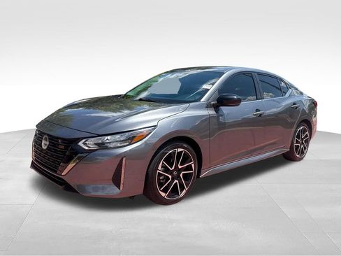 Used 2025 Nissan Sentra SR FWD image 4
