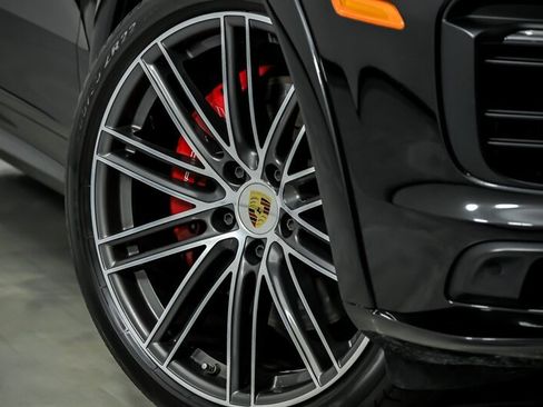 Used 2023 Porsche Cayenne GTS AWD/4WD image 4