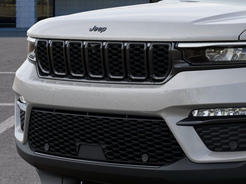New 2025 Jeep Grand Cherokee Limited w/ Luxury Tech Group II image 37