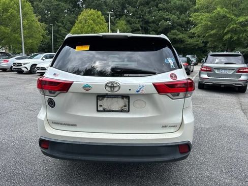 Used 2017 Toyota Highlander SE AWD/4WD image 6