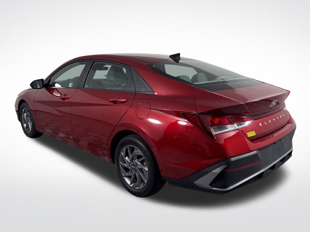 Certified 2024 Hyundai Elantra SEL FWD image 6