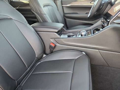 New 2025 Jeep Grand Cherokee L Limited image 8