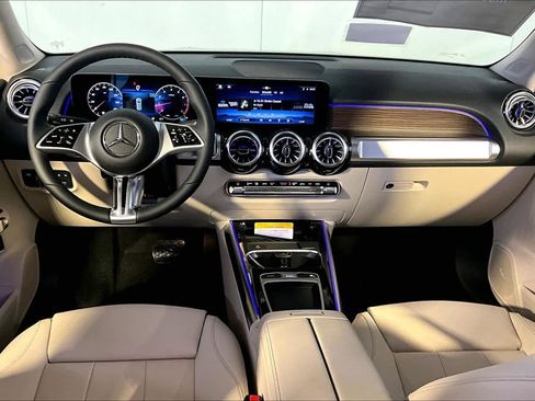 New 2026 Mercedes-Benz GLB 250 4MATIC image 7