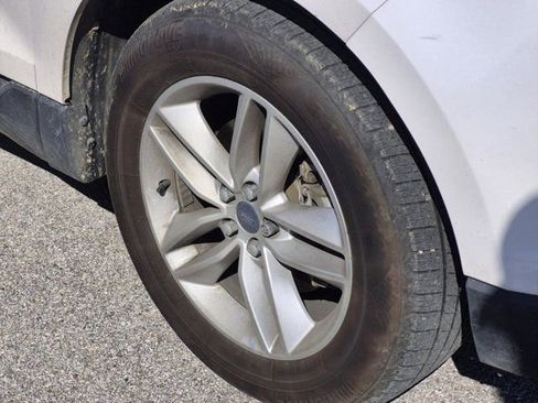 Used 2017 Ford Edge SEL w/ Equipment Group 201A image 3