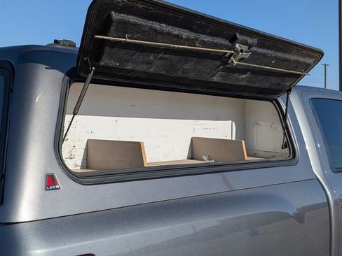 Used 2018 Nissan Titan SV w/ SV Convenience Package image 27