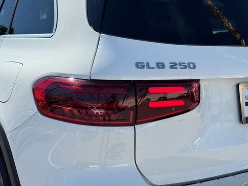 New 2025 Mercedes-Benz GLB 250 image 18