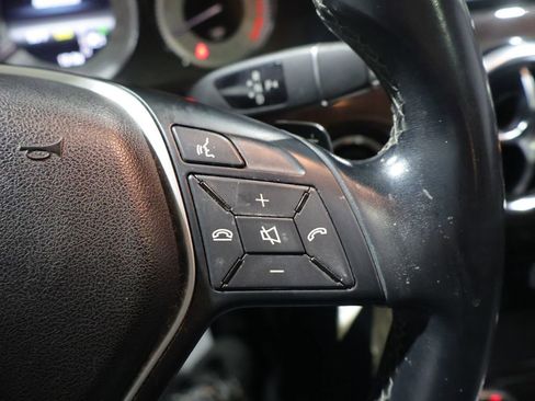 Used 2013 Mercedes-Benz GLK 350 4MATIC image 31