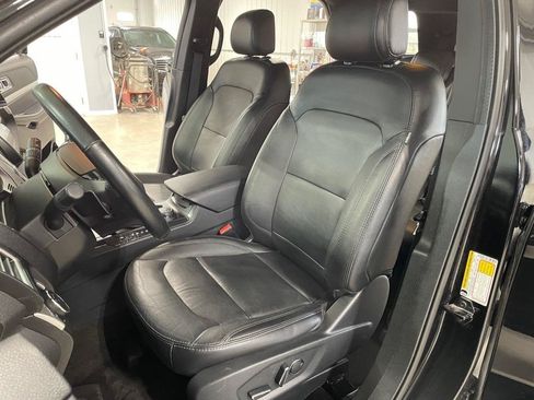 Used 2017 Ford Explorer XLT w/ Equipment Group 202A AWD/4WD image 10