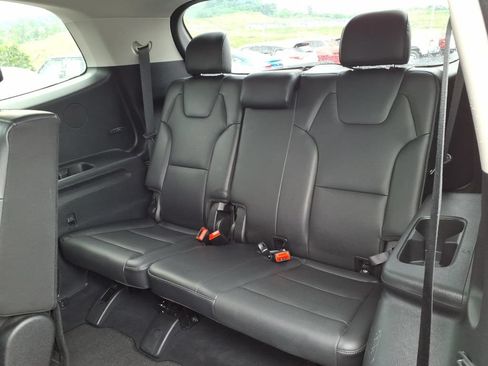Used 2021 Kia Telluride LX AWD/4WD image 16