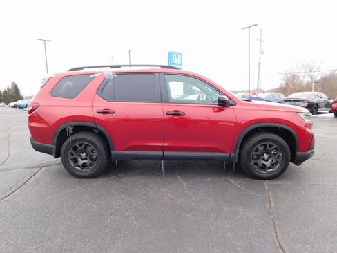 New 2025 Honda Pilot TrailSport image 2