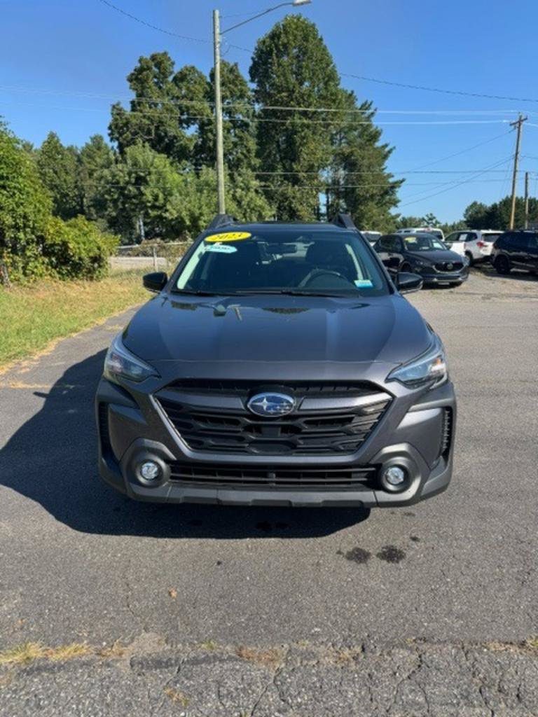 Used 2023 Subaru Outback Premium AWD/4WD image 2