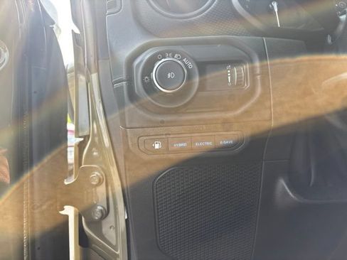 Used 2025 Jeep Wrangler Unlimited Rubicon 4xe AWD/4WD image 31