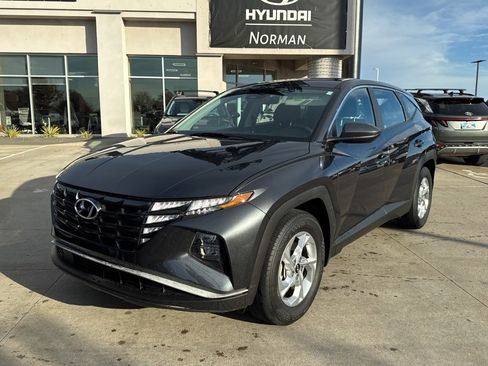 Used 2023 Hyundai Tucson SE image 1