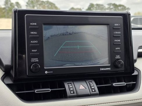 Used 2020 Toyota RAV4 XLE Premium image 10