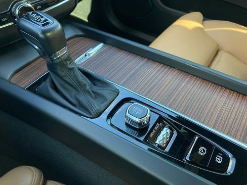 Used 2020 Volvo XC60 T5 Inscription w/ Protection Package Premier image 22