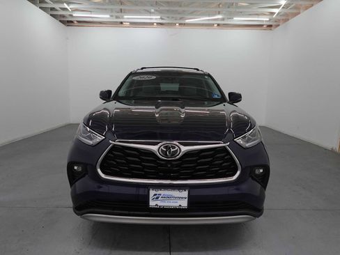 Used 2020 Toyota Highlander Platinum image 2