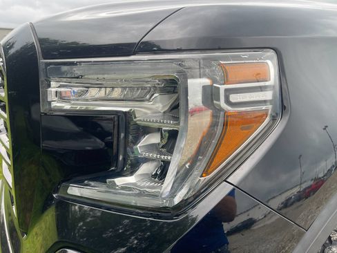 Used 2020 GMC Sierra 1500 AT4 w/ AT4 Premium Package AWD/4WD image 9