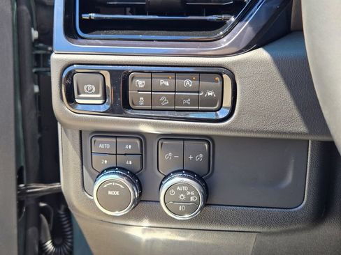 New 2026 GMC Yukon AT4 w/ AT4 Premium Package AWD/4WD image 41