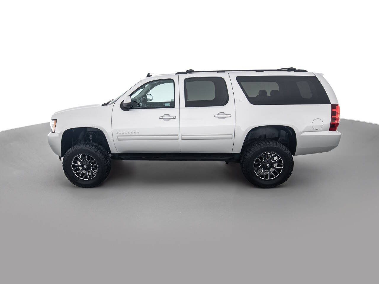 Used 2013 Chevrolet Suburban LT w/ Luxury Package AWD/4WD image 8
