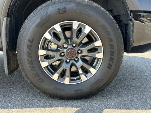 Used 2024 Nissan Titan PRO-4X w/ Pro-4x Convenience Package image 13