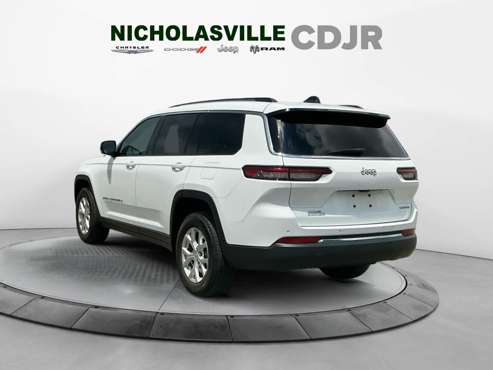 Used 2023 Jeep Grand Cherokee L Limited AWD/4WD image 3