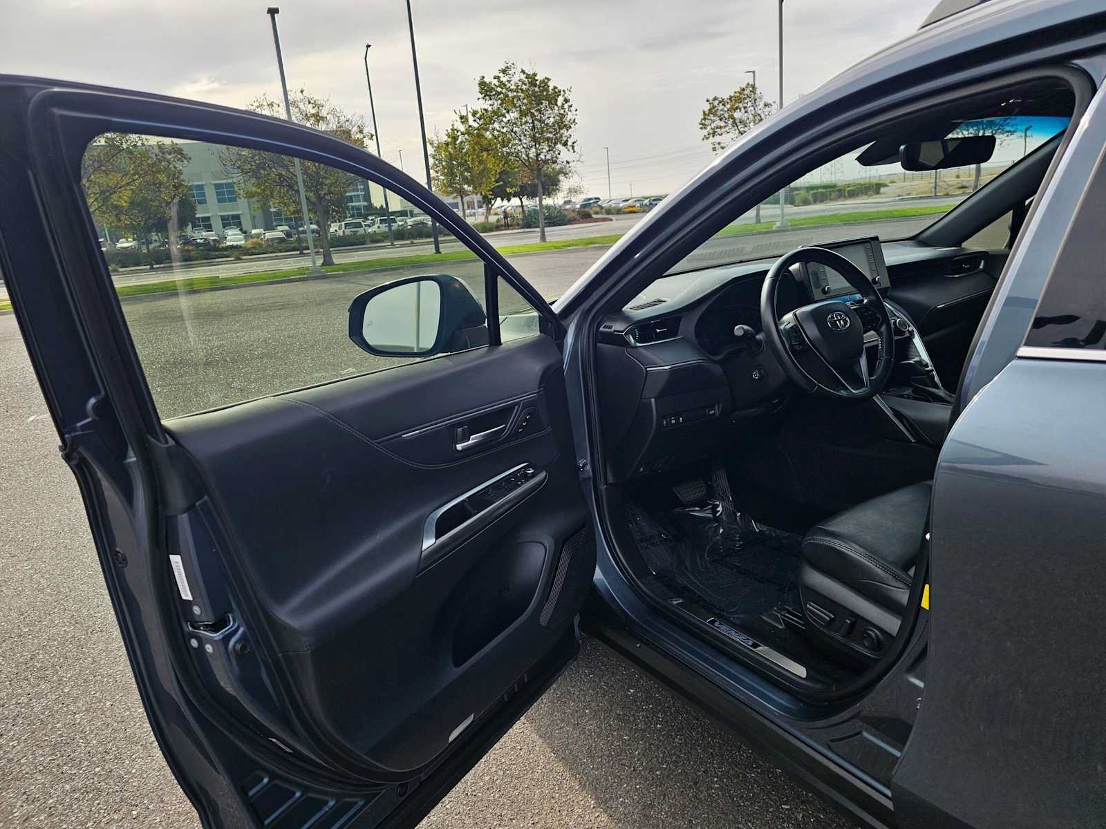 Used 2021 Toyota Venza XLE w/ Carpet Mat Package (TMS) AWD/4WD image 19