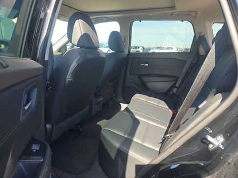 Used 2023 Nissan Rogue SV w/ SV Premium B Package image 7