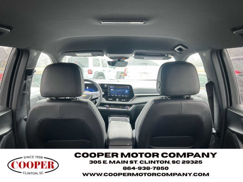 Used 2025 Chevrolet Equinox LT w/ Convenience Package II image 8