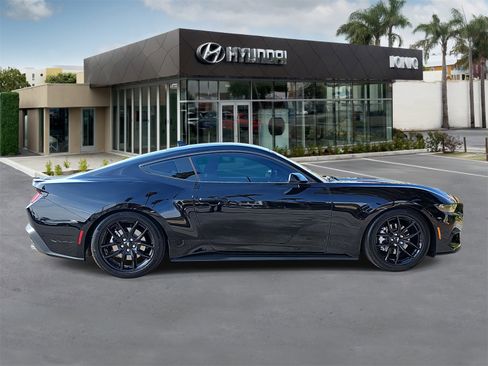 Used 2025 Ford Mustang Coupe image 2