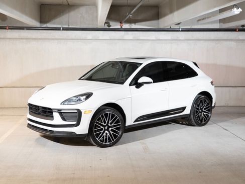 Certified 2024 Porsche Macan AWD/4WD image 1