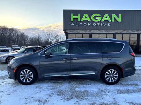 Used 2020 Chrysler Pacifica Touring-L Plus image 1