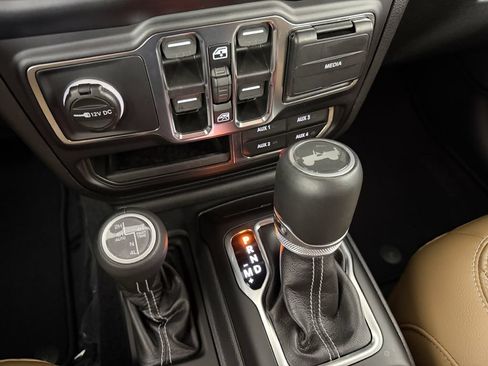 Used 2023 Jeep Wrangler Unlimited Sahara AWD/4WD image 40