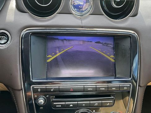 Used 2013 Jaguar XJ RWD image 26