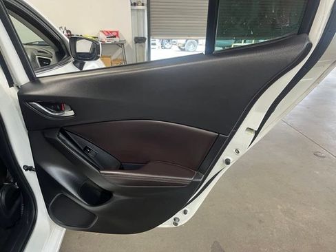 Used 2018 MAZDA MAZDA3 Touring FWD image 14