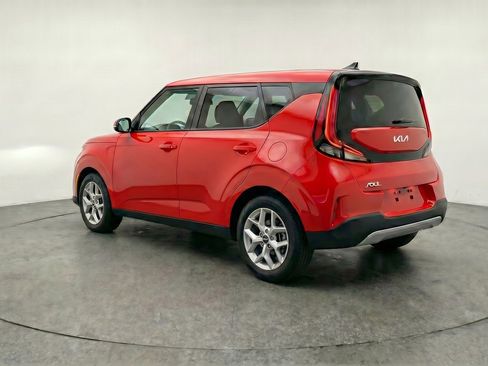 Used 2025 Kia Soul LX w/ LX Technology Package FWD image 6